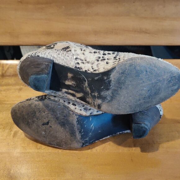 Free People Faux Snakeskin booties size 37eu/7us - Picture 8 of 11